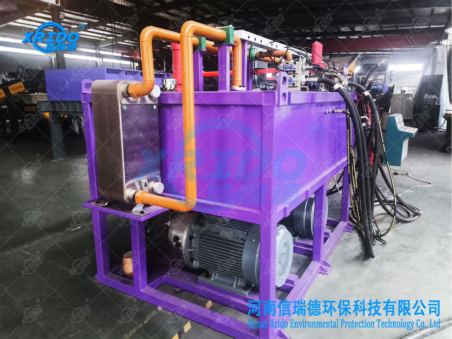 1600-type hydraulic double-shaft shredder for large furniture crosses mountains and seas to Vietnam